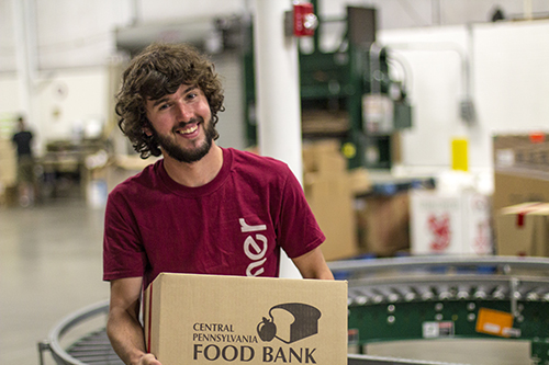 Messiah University student working at a food bank.